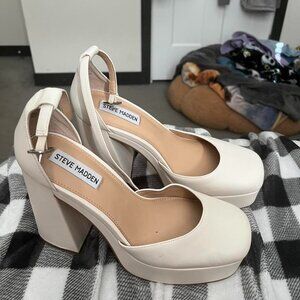 Steve Madden Women's Cream and White Courts